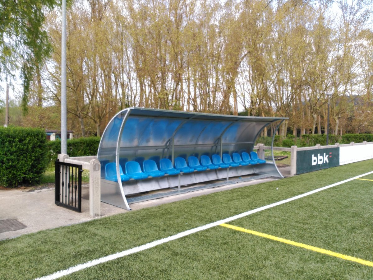 Abri de touche Club « Heavy metal » Arrière en tôle acier – Longueur 4,00 ml – 8 places – Image 2